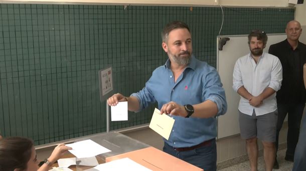 Vídeo Santiago Abascal vota en las elecciones generales del 23J