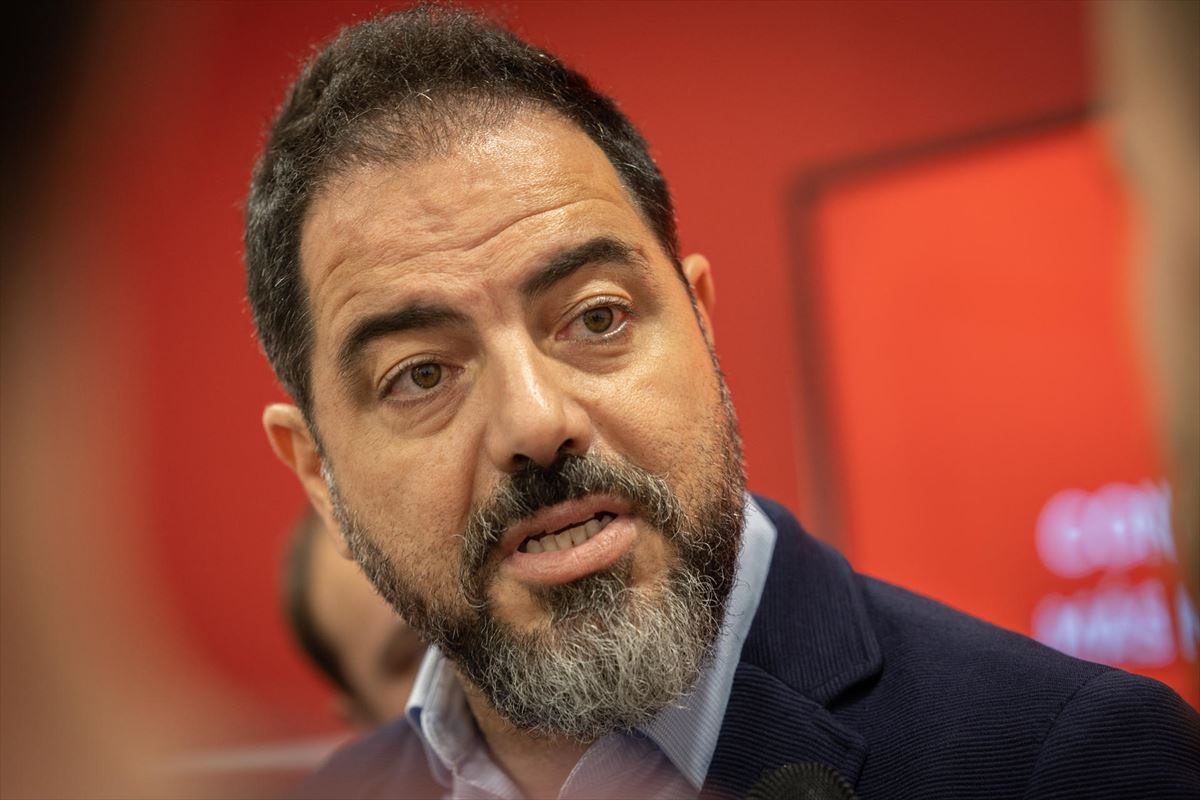 El secretario de Organización del PSN, Ramón Alzórriz, este martes, en rueda de prensa. EFE