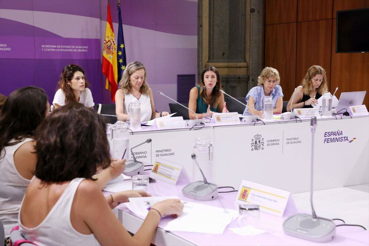 Comité de crisis celebrado este martes en el Ministerio de Igualdad. Imagen: Ministerio de Igualdad