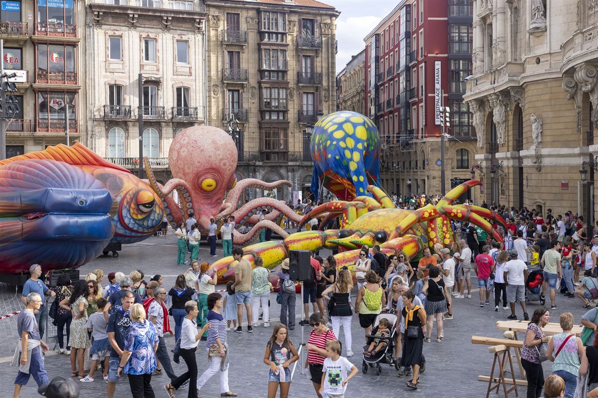 Popular desfile de la Ballena de 2022. Foto: Ayuntamiento de Bilbao.