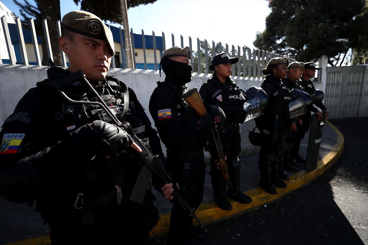 Policías en Quito (Ecuador). Foto: EFE