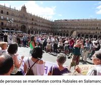Cientos de personas se han manifestado contra Rubiales en Salamanca