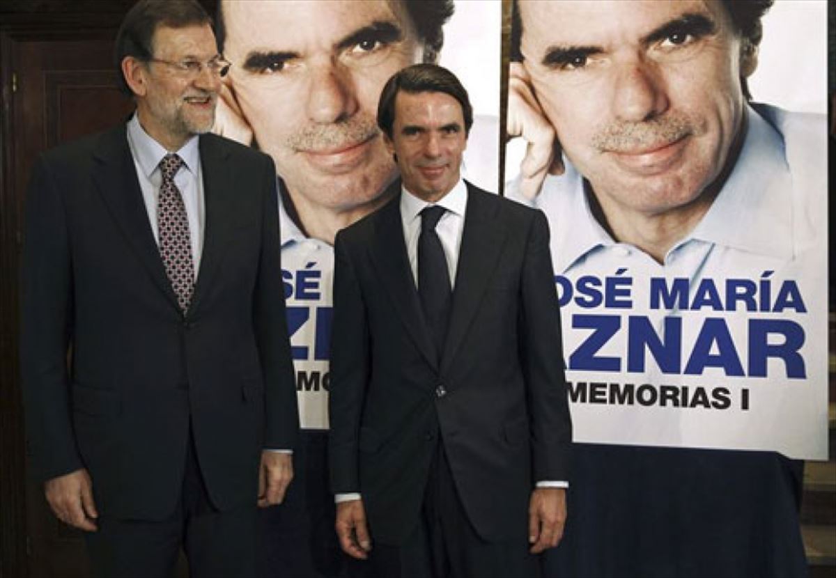 Rajoy eta Aznar, artxiboko irudi batean. Argazkia: Efe
