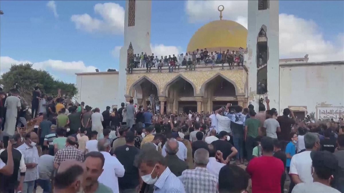Protesta en Derna. Imagen obtenida de un vídeo de Agencias.