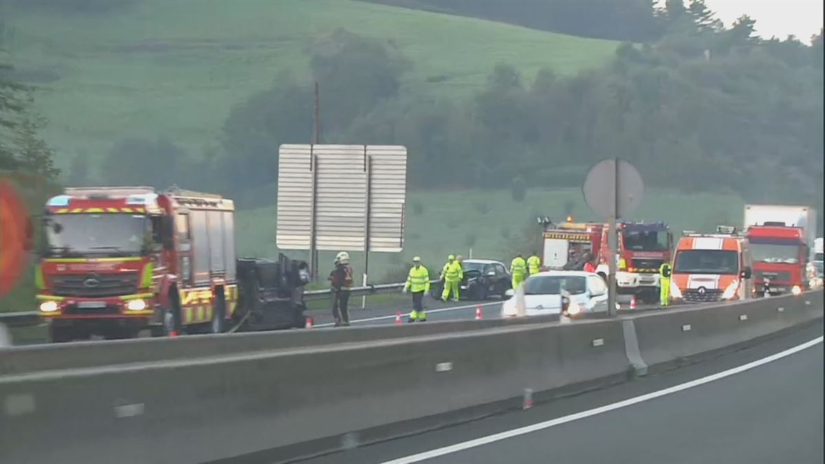 Los vehículos accidentados. Imagen obtenida de un vídeo de EITB Media.
