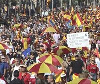 Miles de personas se manifiestan en Barcelona contra la amnistía con apoyo de PP y Vox