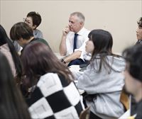El lehendakari asiste a una clase de euskera en Tokio