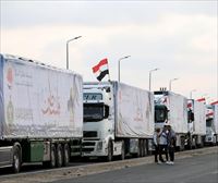 Elikagaiak, ura eta osasun materiala daramatzaten 34 kamioi sartu dira Gazako Zerrendara baina erregairik gabe