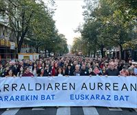 Miles de personas denuncian las sentencias contra el euskera en Bilbao