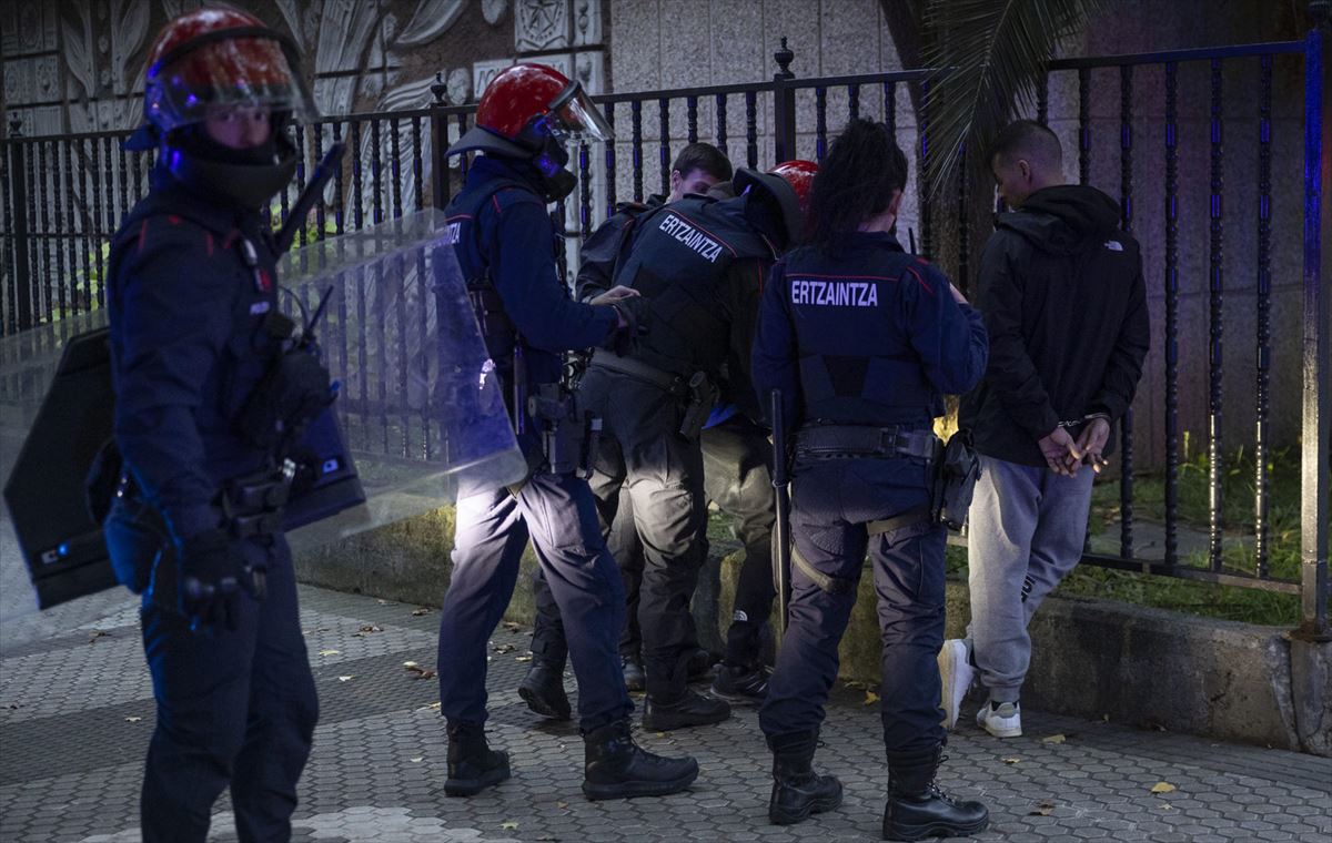 Actuación de los Agentes de la Ertzaintza en los disturbios previos al partido Real-Benfica