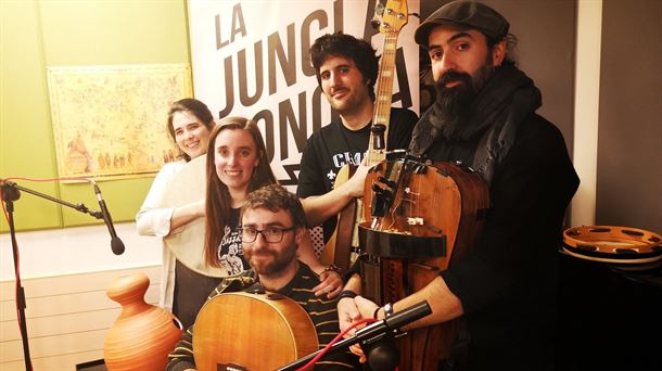 Sesión junglera con el quinteto vasco de música folk Sarrabete