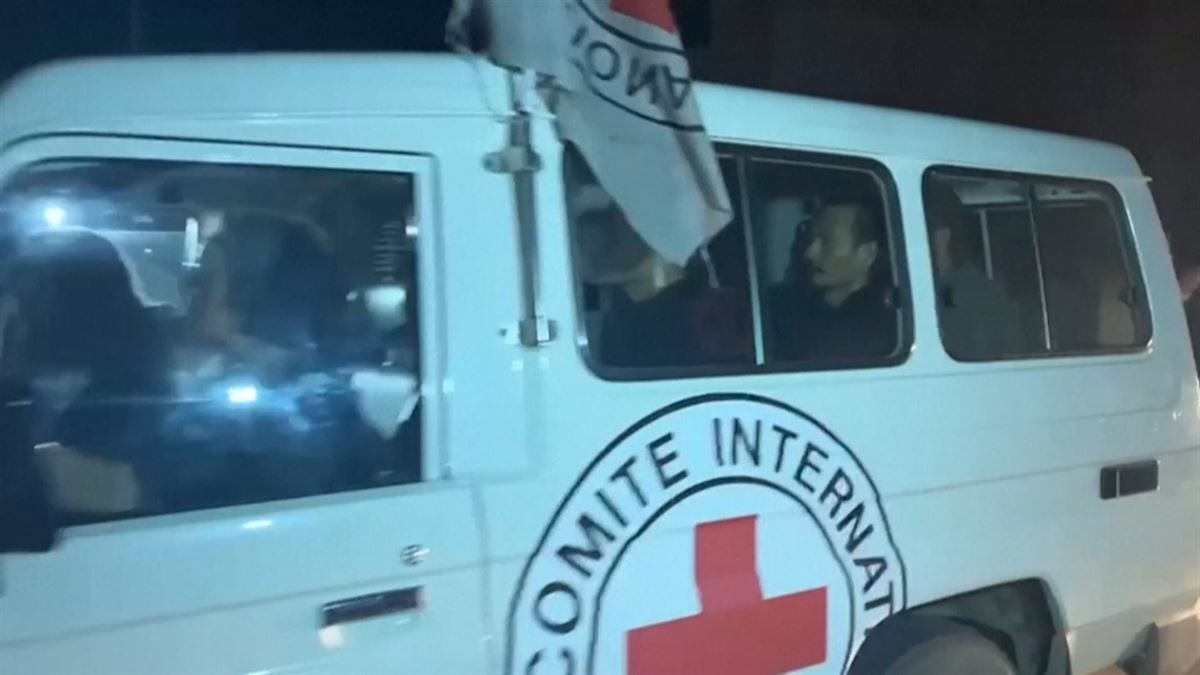 Los secuestrados liberados israelíes están en manos de la Cruz Roja. Foto: EFE