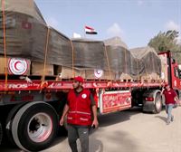 Entra un nuevo convoy de camiones de ayuda desde Egipto en el segundo día de la tregua en Gaza
