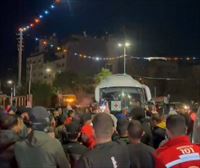Hamasek 17 bahitu askatu ditu eta Israelek 39 preso, trukearen hirugarren egunean