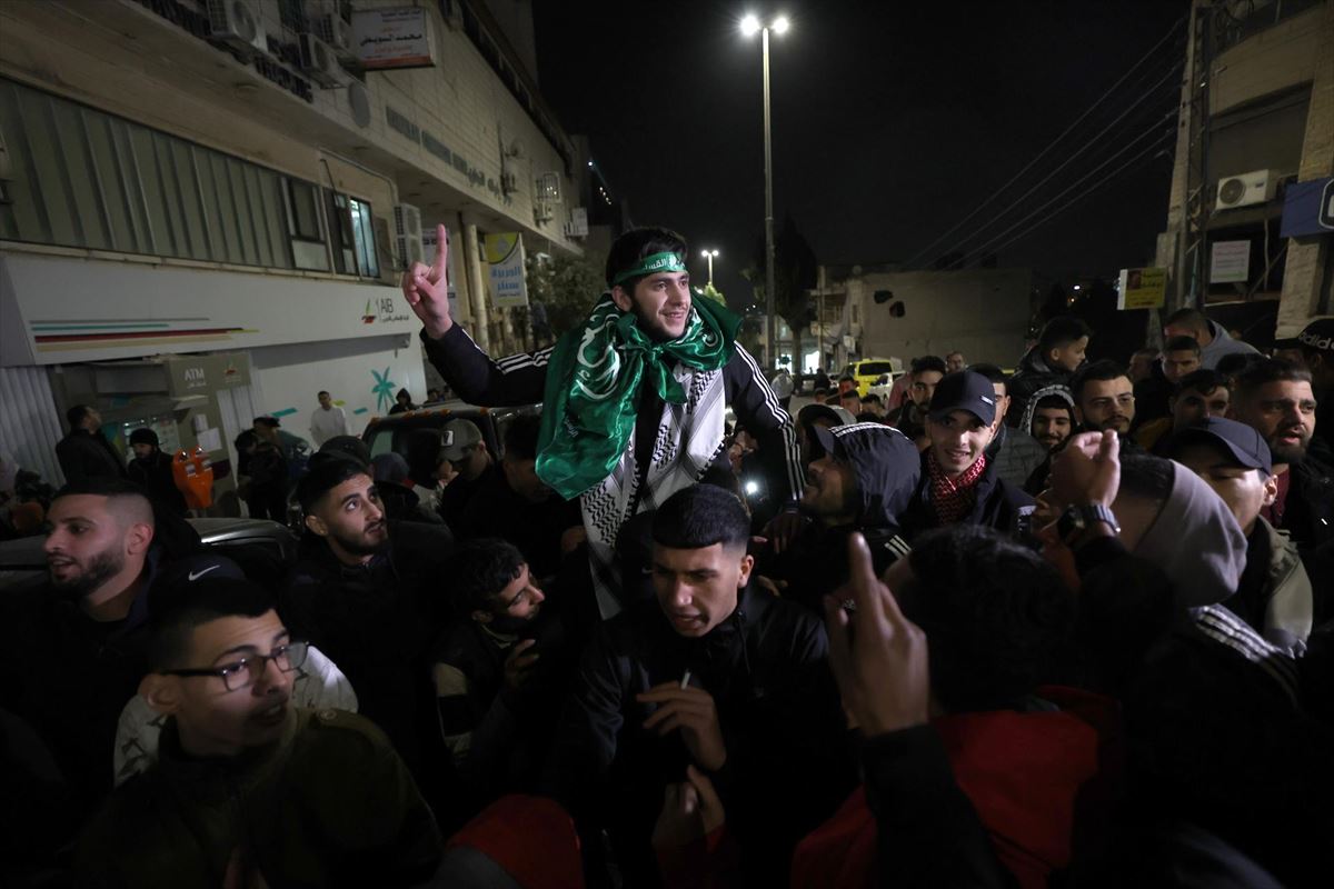 Un palestino, después de ser liberado como parte del acuerdo entre Israel y Hamás