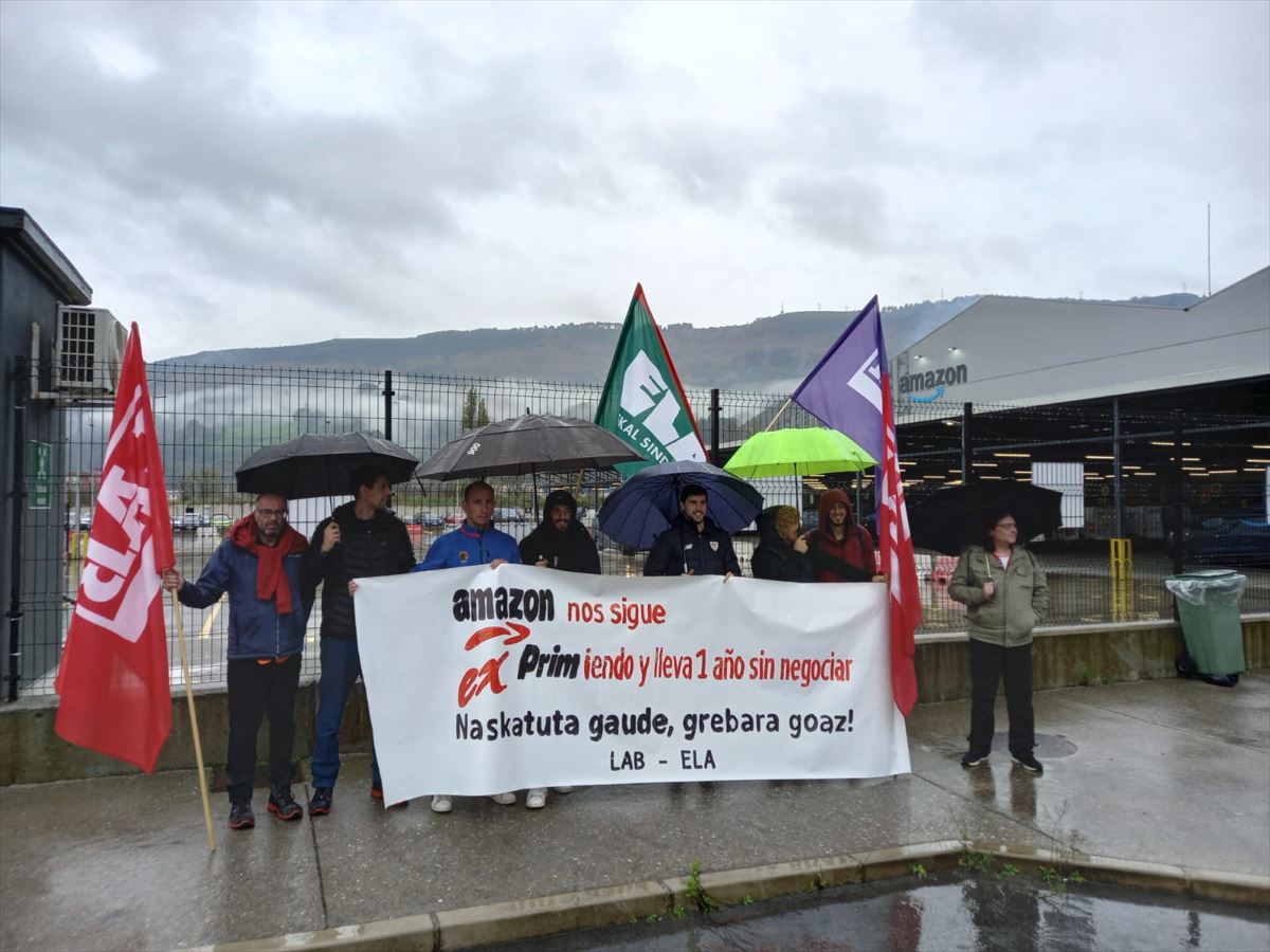 Protesta de los trabajadores de Amazon en Trapagaran. Foto: LAB