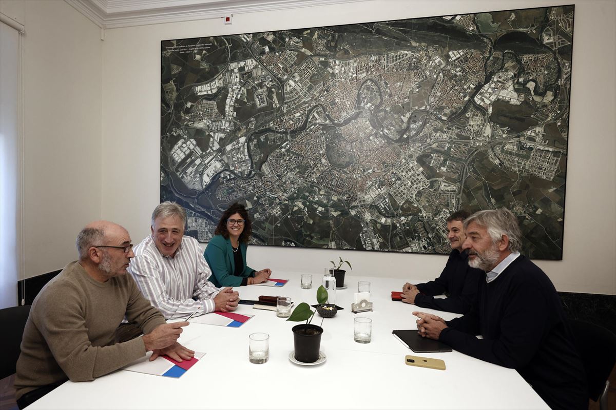 Reunión entre EH Bildu y Geroa Bai en Pamplona. Foto: EFE