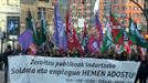 Miles de personas marchan para pedir pactar en Euskadi los servicios públicos