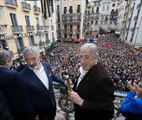Joseba Asiron sostiene ya la makila como alcalde de Pamplona