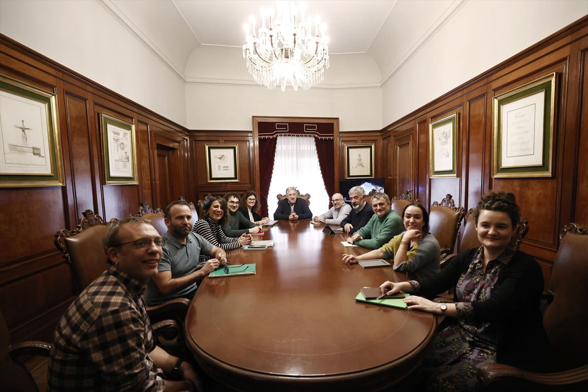 Primera reunión del nuevo gobierno municipal de Pamplona. Foto: EFE