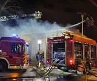 12 personas desalojadas por un incendio en un edificio residencial en Vitoria-Gasteiz