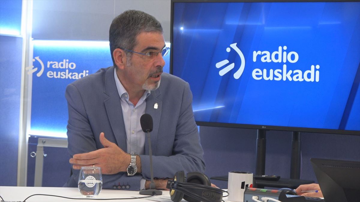 El alcalde de Donostia / San Sebastián, Eneko Goia, en Radio Euskadi