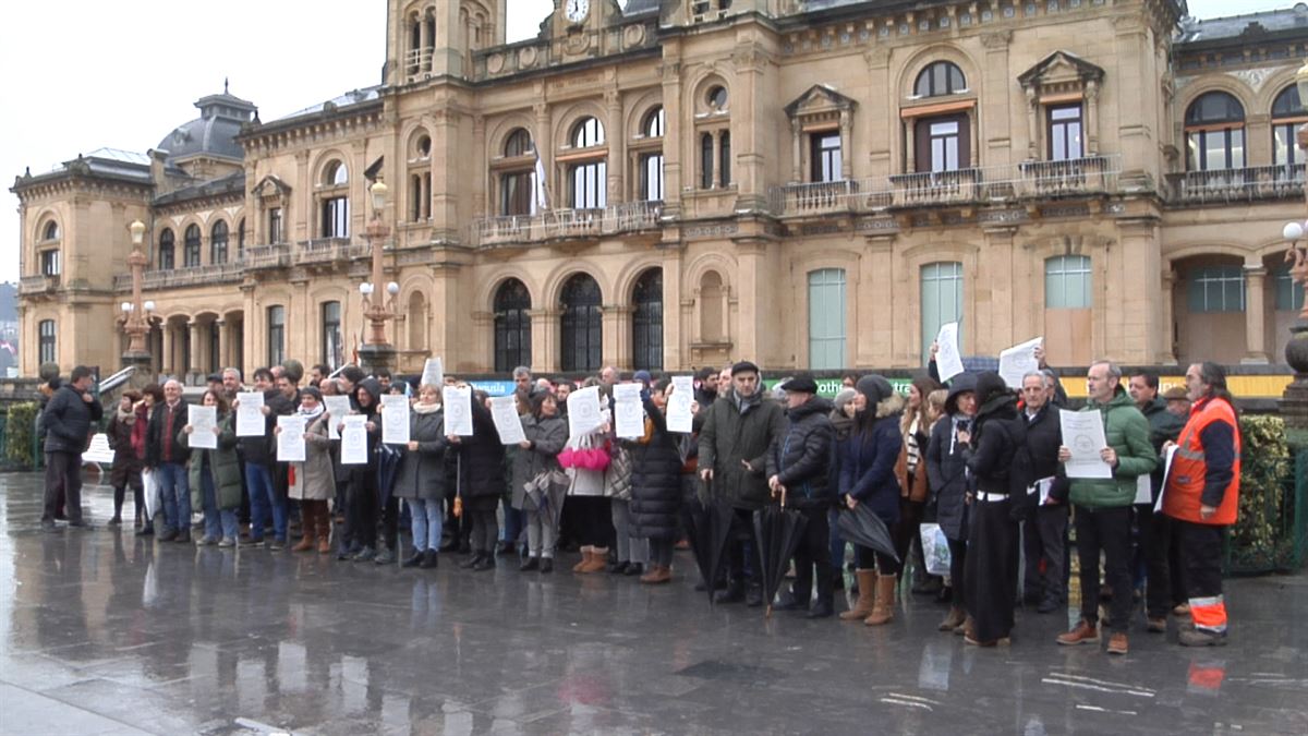 La plantilla del Ayuntamiento de Donostia denuncia la última sentencia contra el euskera