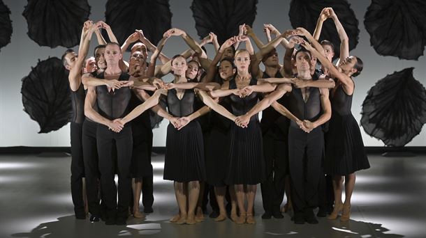 "Les saisons" reúne a 22 bailarines y bailarinas. Foto: © Olivier Houeix
