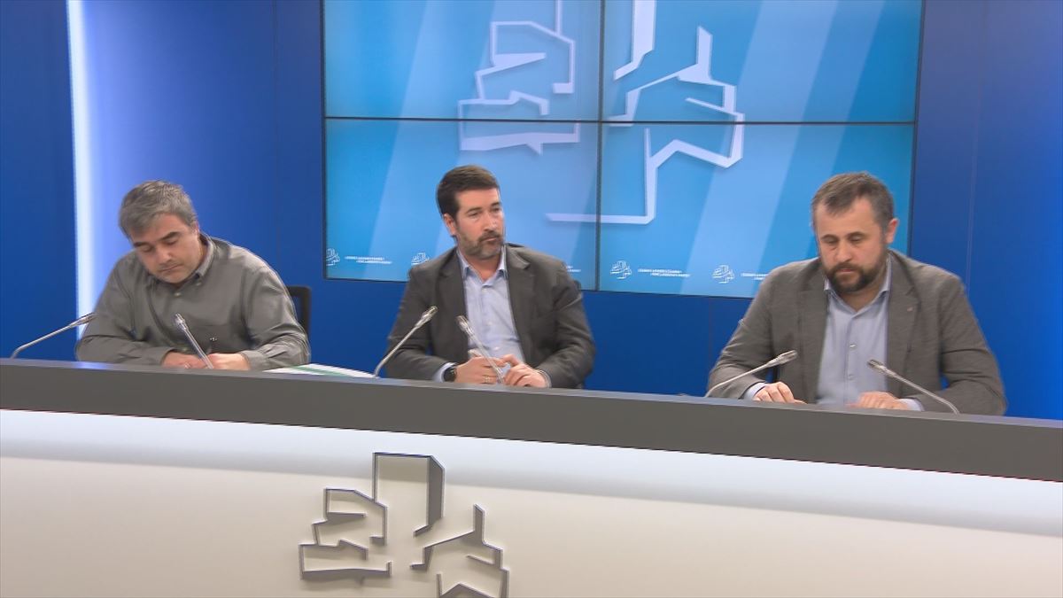 Unai Grajales (EAJ/PNV), Mikel Otero (EH Bildu) y Alberto Alonso (PSE-EE)