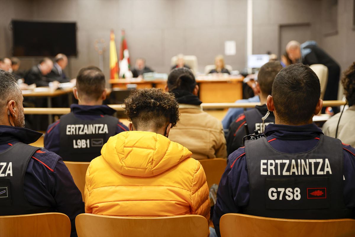 Acusados durante el juicio. Foto: EFE