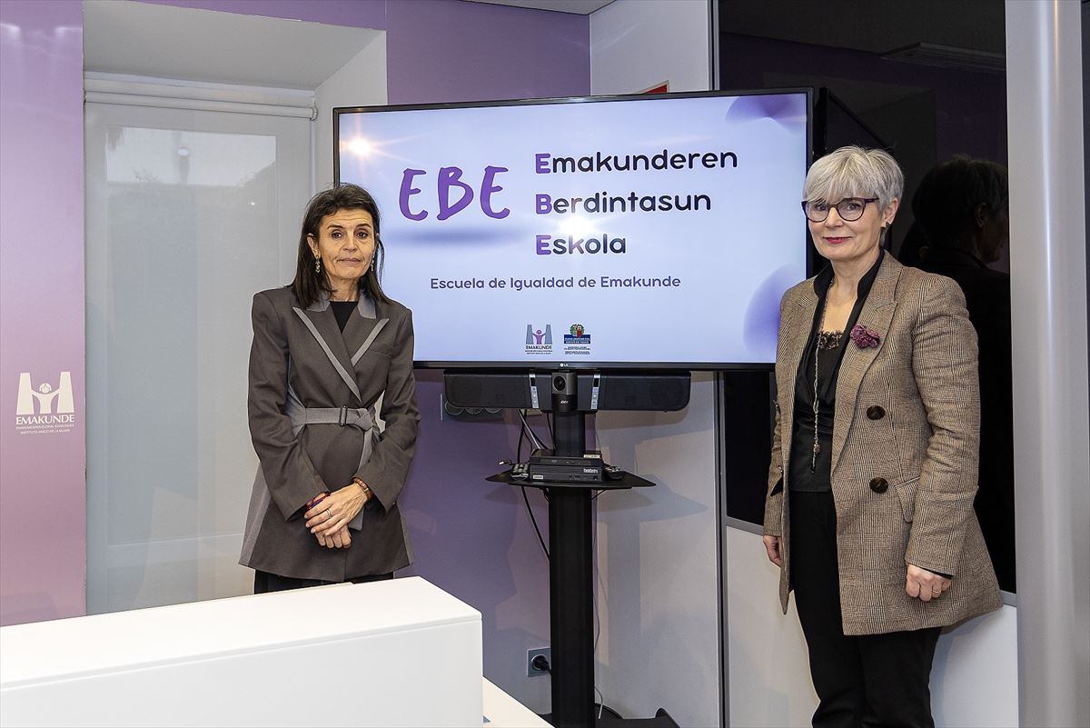 Nerea Melgosa y Miren Elgarresta en la presentación de Emakunderen Berdintasun Eskola