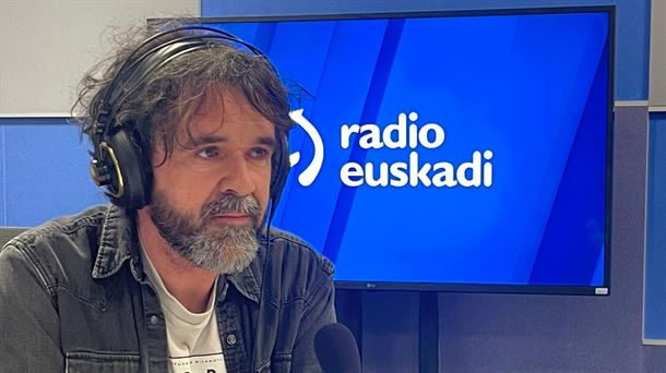Gorka Urbizu Radio Euskadiko Kultura.eus saioan zuzenean Bilboko estudioetan