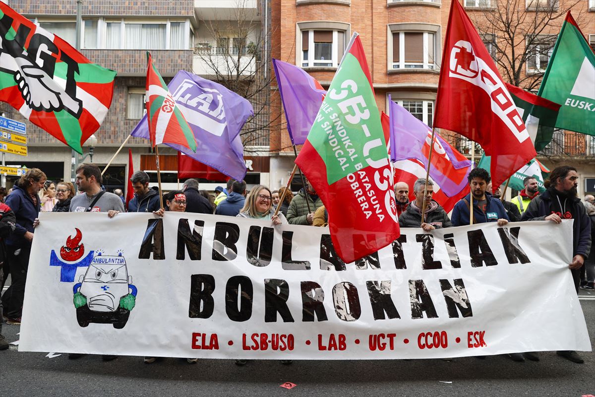 Concentración de trabajadores de ambulancias la pasada semana en Bilbao.