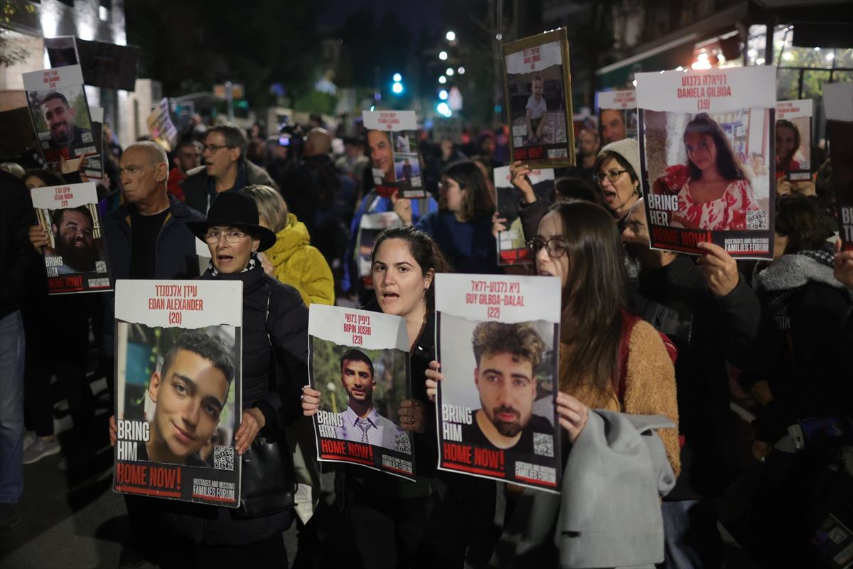Protesta de este lunes en Jerusalem por la liberación de los rehenes. Foto: EFE