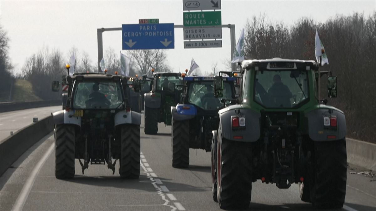 Agricultores en una autopista de Francia