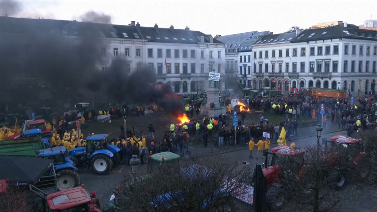 Mila traktorek Brusela blokeatu dute