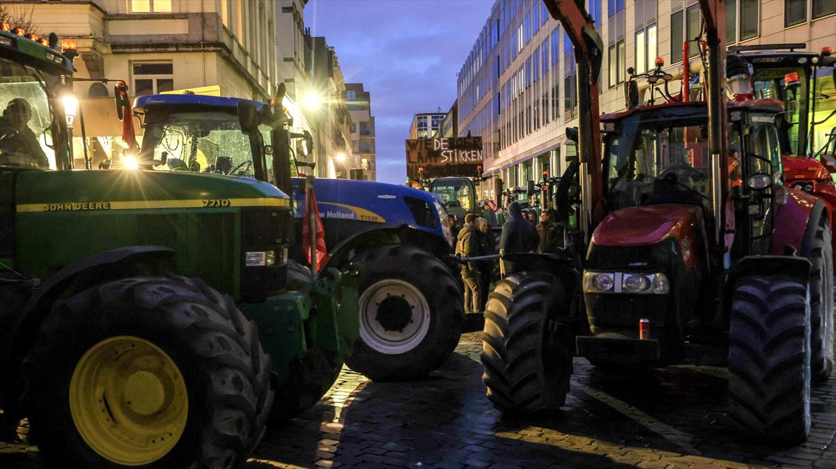 Al menos un millar de tractores han llegado a Bruselas 