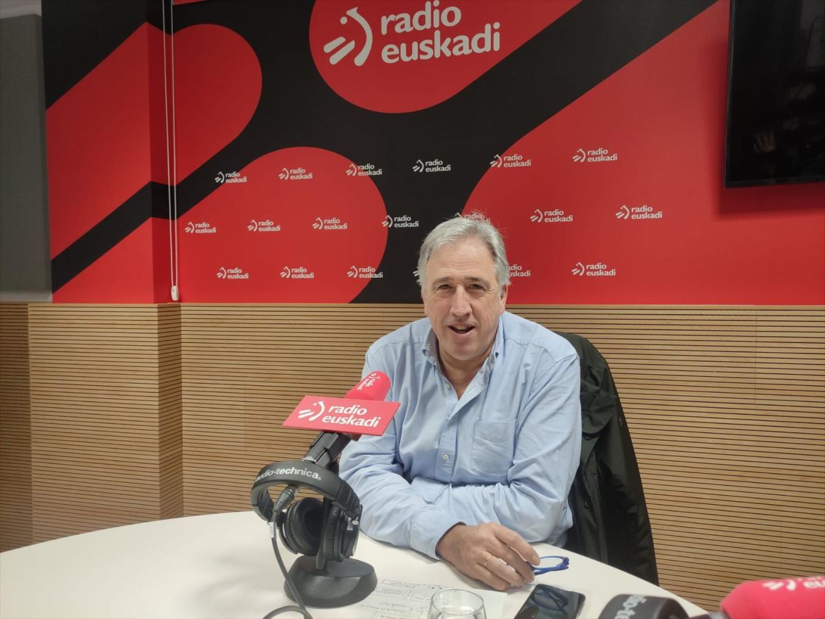 Joseba Asiron Iruñeko alkatea, Radio Euskadin. Argazkia: EITB