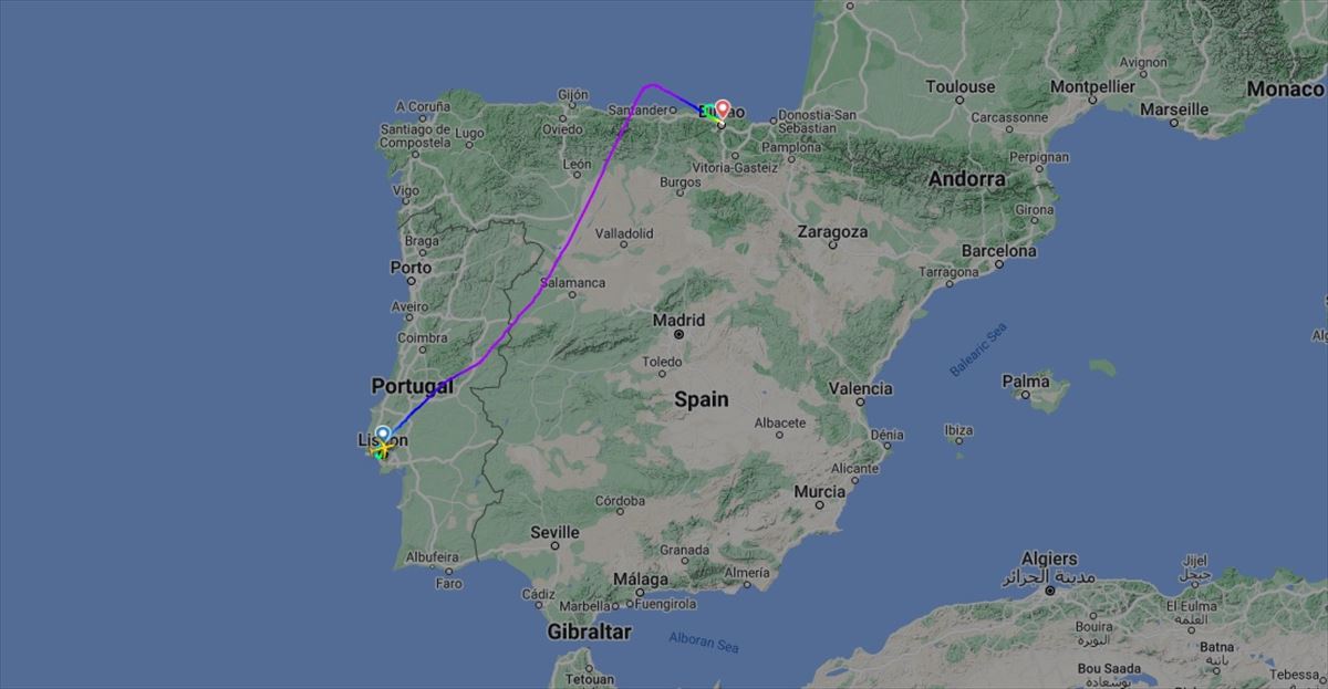 El avión ha tenido que desviarse a Bilbao. Mapa: flightradar24