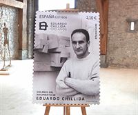 Correos presenta un sello conmemorativo del centenario del nacimiento de Eduardo Chillida