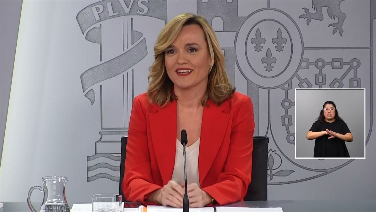 La portavoz del Gobierno español en la rueda de prensa posterior al Consejo de Ministros