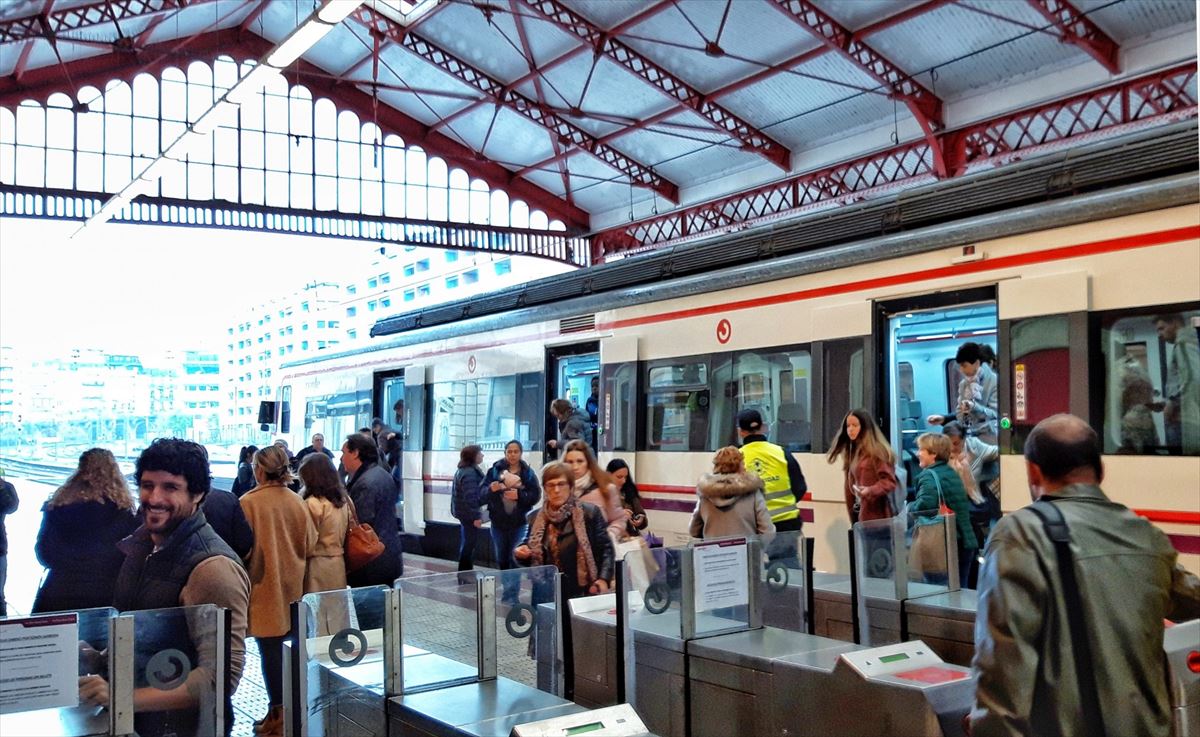 El BOE publica el traspaso de trenes de Cercanías a Euskadi