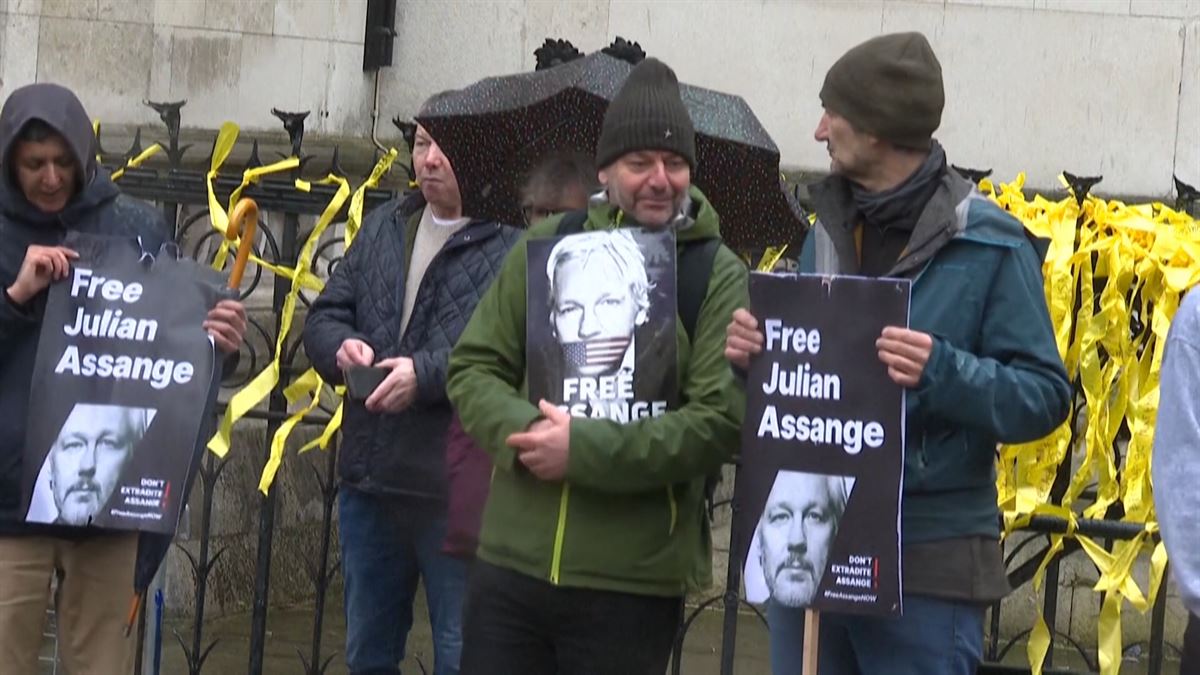 Manifestantes en Londres. Imagen obtenida de un vídeo de Agencia.