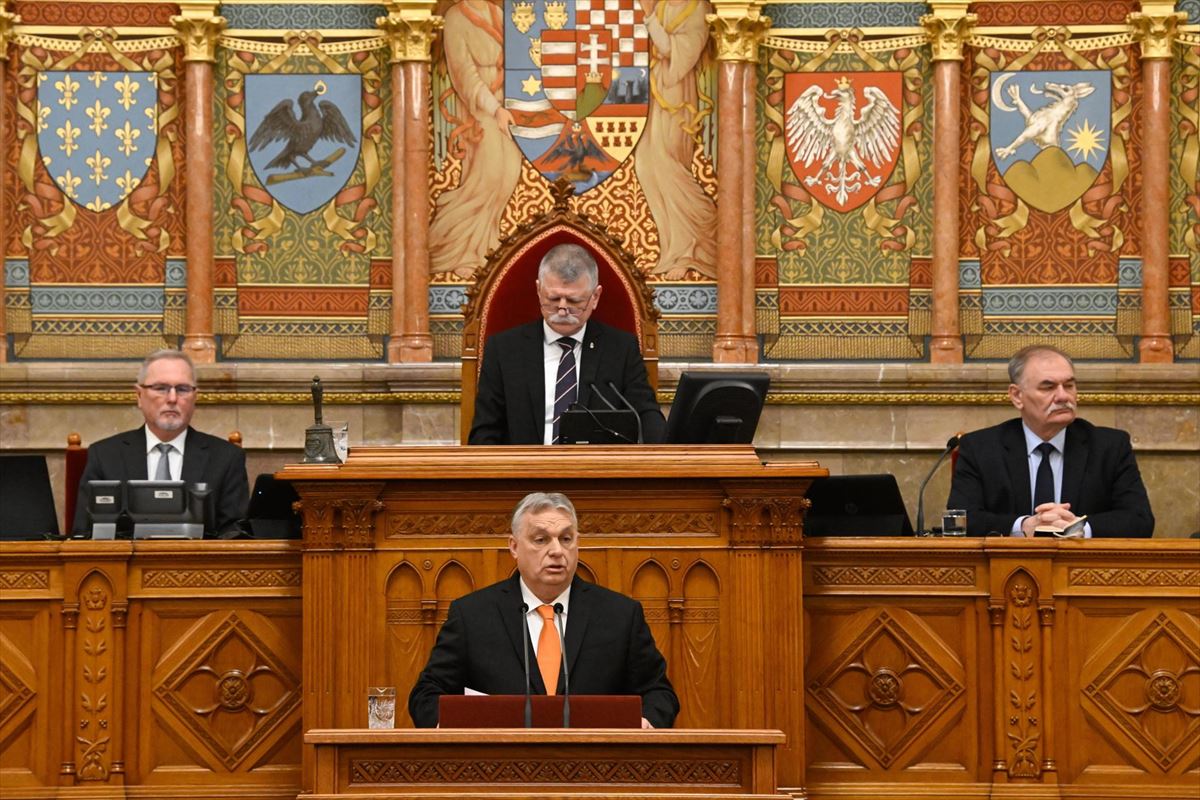 Victor Orban habla en el Parlamento de Hungría, hoy. Foto: EFE