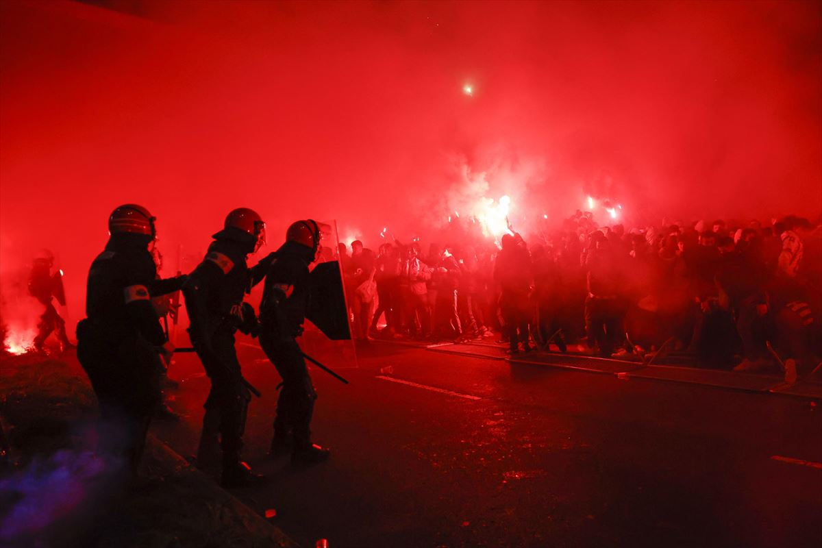Incidentes en los prolegómenos del partido Real Sociedad-PSG. Foto: EFE