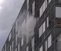 Tres personas intoxicadas por humo en un incendio en un edificio de viviendas en Sestao