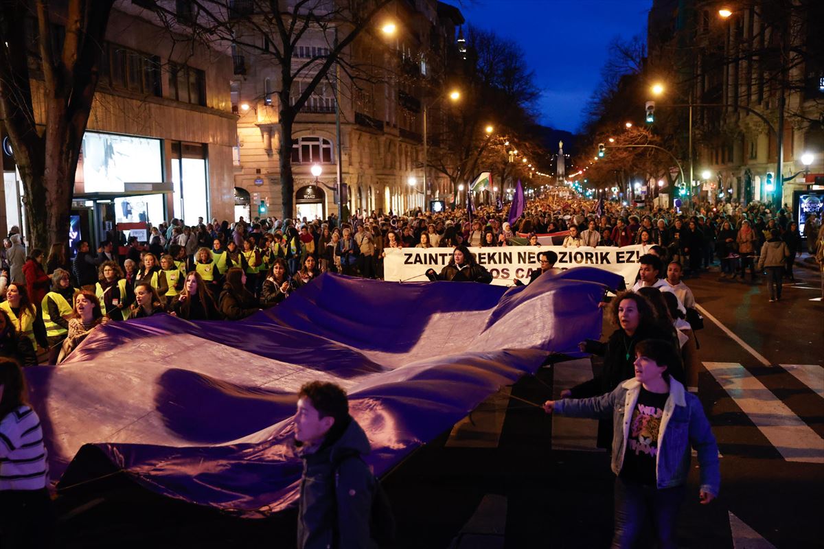  Reivindicación y fiesta se unen en Bilbao, en una espectacular manifestación
