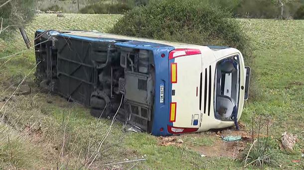 Vídeo 24 personas han resultado heridas en el accidente de un autobús