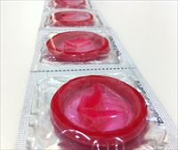 Sanidad baraja hacer gratuitos los preservativos para los jóvenes para frenar las ITS