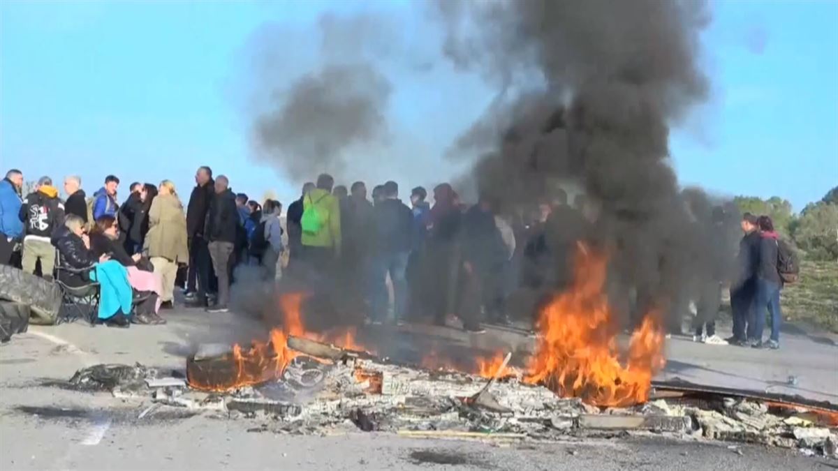 Protesta de los funcionarios. Imagen obtenida de un vídeo de Agencias.